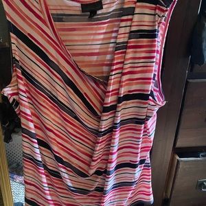 Super cute business casual blouse.